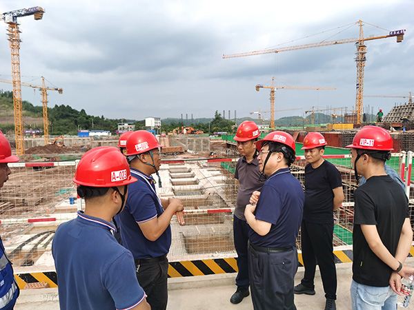 太阳成集团tyc234cc集团董事长张骥一行莅临简阳天宫山项目部视察工作