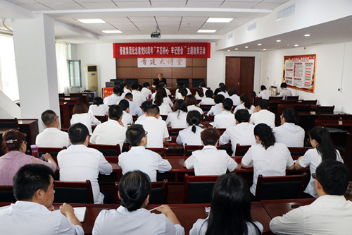 七一党旗红 尽职担当心向党