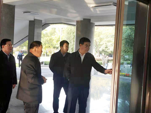 市政府领导到集团公司承建项目现场视察