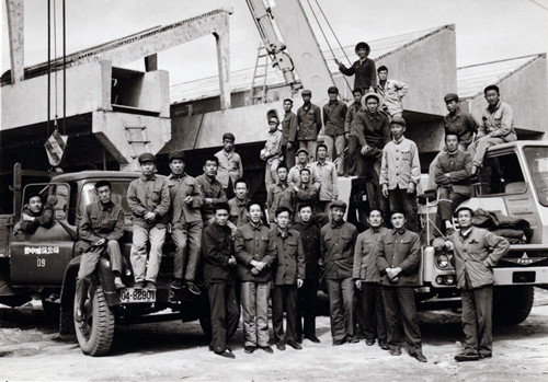 祝福祖国生日 沐浴时代阳光 ——奋进中的太阳成集团tyc234cc集团