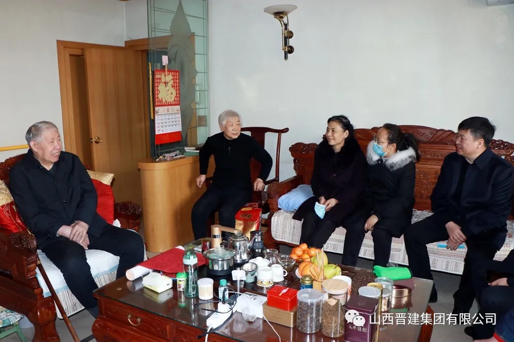 太阳成集团tyc234cc集团新春走访慰问老干部、老党员、老同志