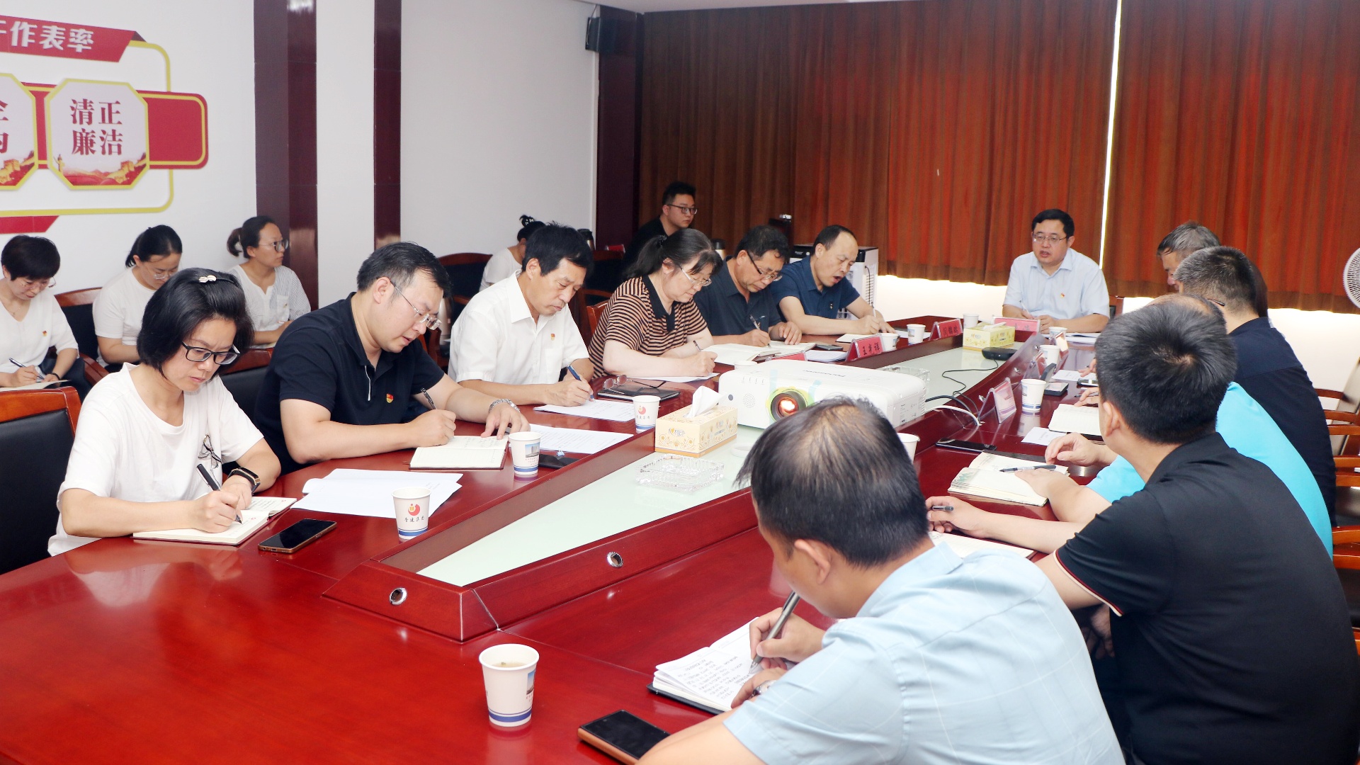 公投集团党委委员、副董事长、副总经理李志海到太阳成集团tyc234cc集团开展党建工作调研座谈暨讲授专题党课