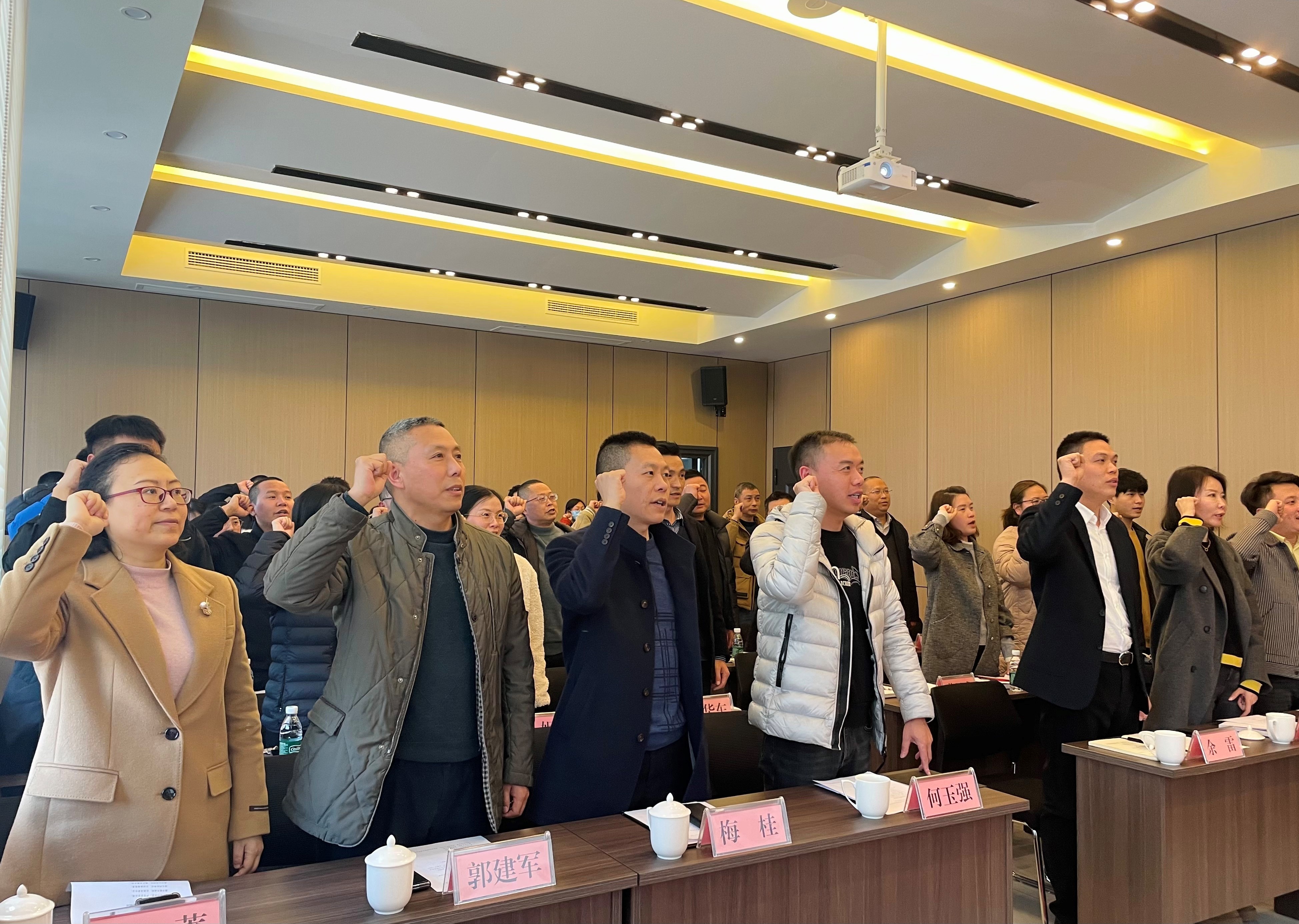 成都分公司召开安全管理会议并签订2025年目标责任书